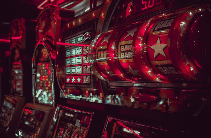 How to Play Slot Machines at Bounty Reels Casino: A Comprehensive Guide