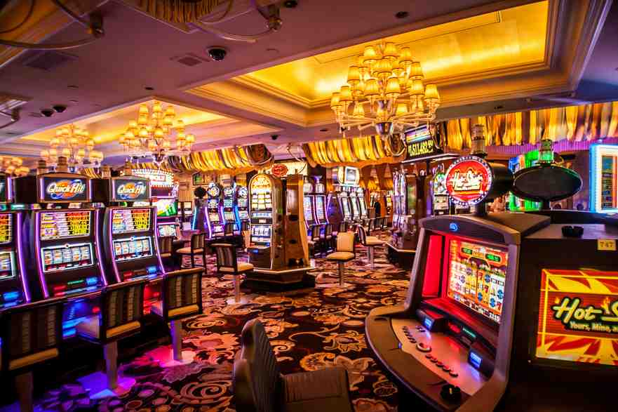 How online casinos make money